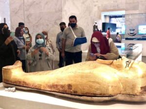 وفود رفيعة المستوي من الأردن والجابون والمجر تزور المتحف القومي للحضارة المصرية.