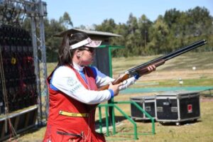 وزير الرياضة يحضر منافسات اليوم الأول من بطولة كأس العالم للرماية