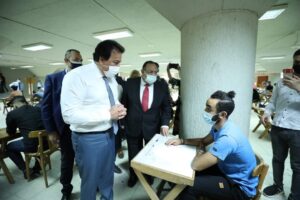 وزير التعليم العالي والبحث العلمي ورئيس جامعة حلوان يتفقدان لجان امتحانات نهاية العام الدراسى.