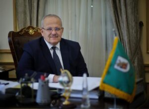 قرار رئيس جامعة القاهرة ينهي ازمة طالب الطب 