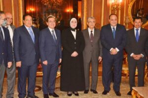 وزيرة التجارة والصناعة : تنفيذ استراتيجية تنمية وتطوير الصناعة المصرية.
