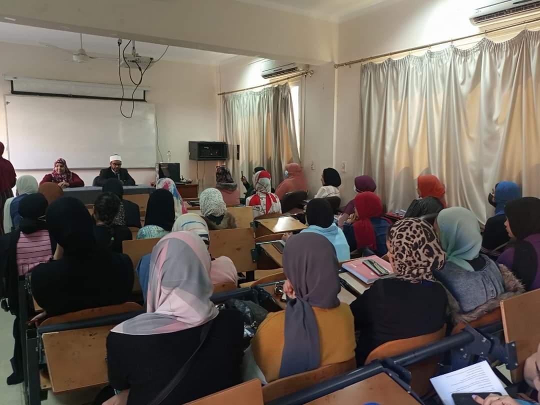 كلية الألسن بجامعة 