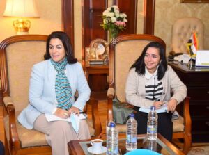 "السفيرة نبيلة مكرم"  