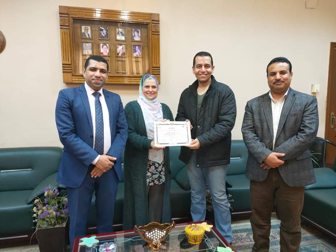 آداب عين شمس تحتفل