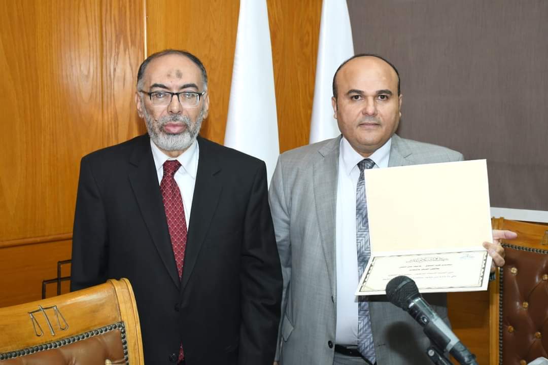 بالصور عميدحقوق 