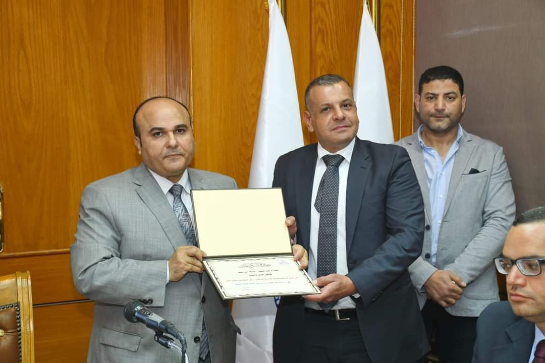 بالصور عميدحقوق 