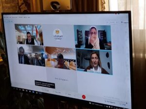 وزير التعليم العالي يعقد 