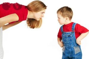 ماذا يعني السلوك غير الطبيعى عند الأطفال؟