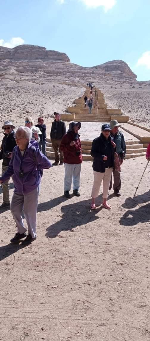 وفد سياحي متعدد الجنسيات يزور منطقة آثار بني حسن وتونا الجبل بالمنيا. 