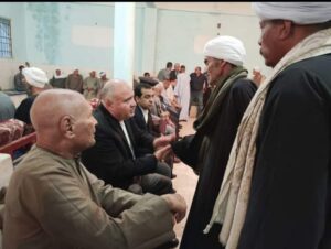 أشرف الداودى يقدم واجب العزاء لأهالى شهداء لقمة العيش وإعانة عاجلة لأسرهم
