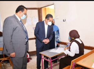 محافظ الغربية يتفقد أداء الطلاب لامتحانات نهاية العام