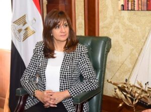 " السفيرة نبيلة مكرم " تتابع حالة طفل مصري بالسعودية مصاب بسرطان الدم