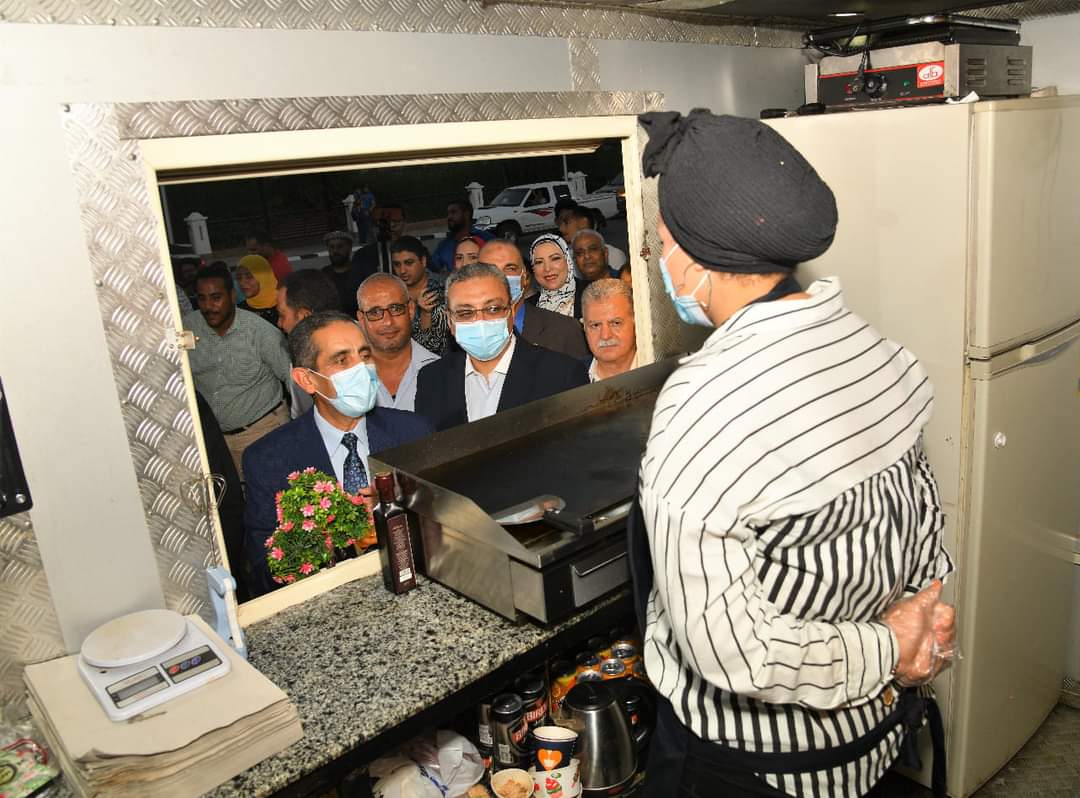 محافظ الغربية يفتتح أول منطقة لوحدات الطعام المتنقلة بكورنيش القاصد