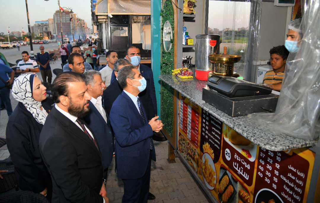 محافظ الغربية يفتتح أول منطقة لوحدات الطعام المتنقلة بكورنيش القاصد