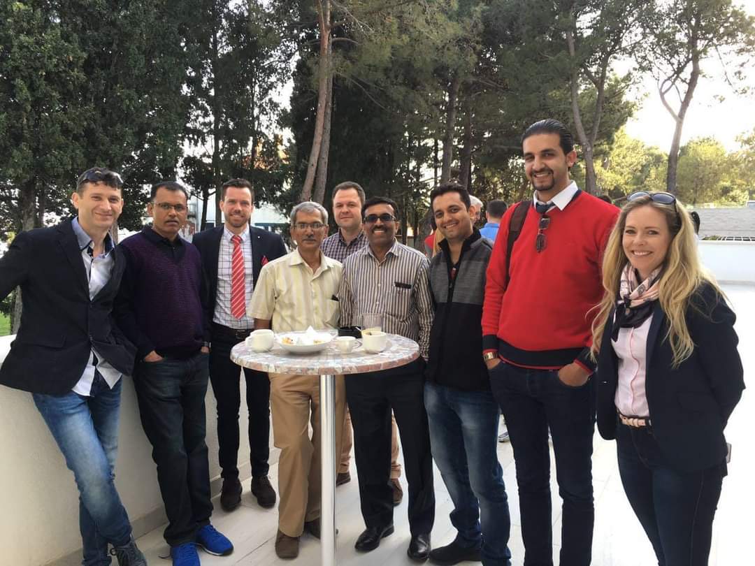 محمد محمود ابوشرخ يوضح كيفية زراعه الاسنان الفوريه باستخدام تقنية البازالي