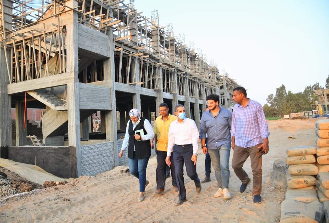 جولة مسائية لمحافظ الغربية لمتابعة مشروعات حياة كريمة بنهطاي