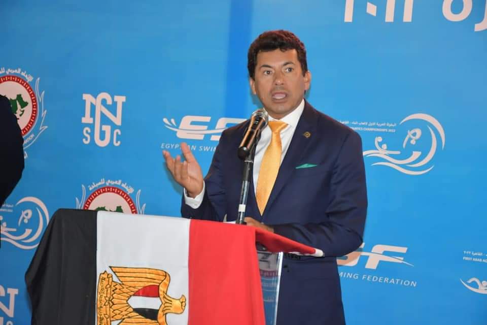 الدكتور أشرف صبحي يشهد ختام منافسات البطولة العربية الأولي لألعاب الماء